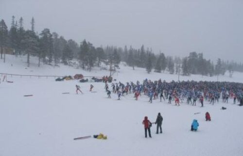 Fra starten på Storlirennet 18. mars 2007.
Uvær i fjellet gjorde at reservetrasé måtte benyttes. Start og mål i Grova Skisenter.